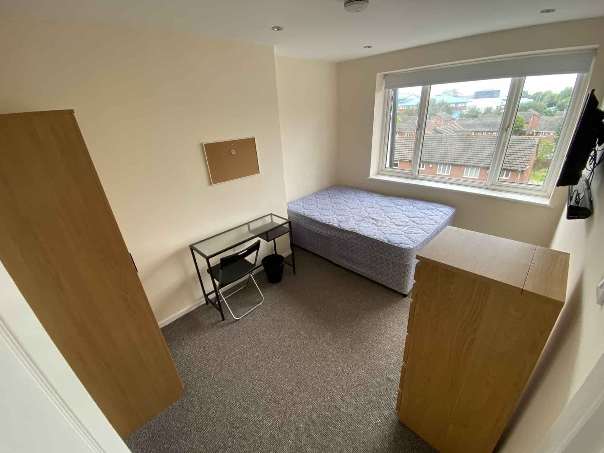 Room in a 3 Bedroom Apartment, 94 Minster Court, Liverpool L7 3QD interior 1