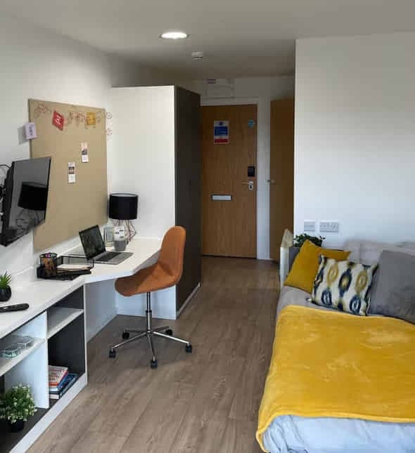 The Towpath, Chester interior 1