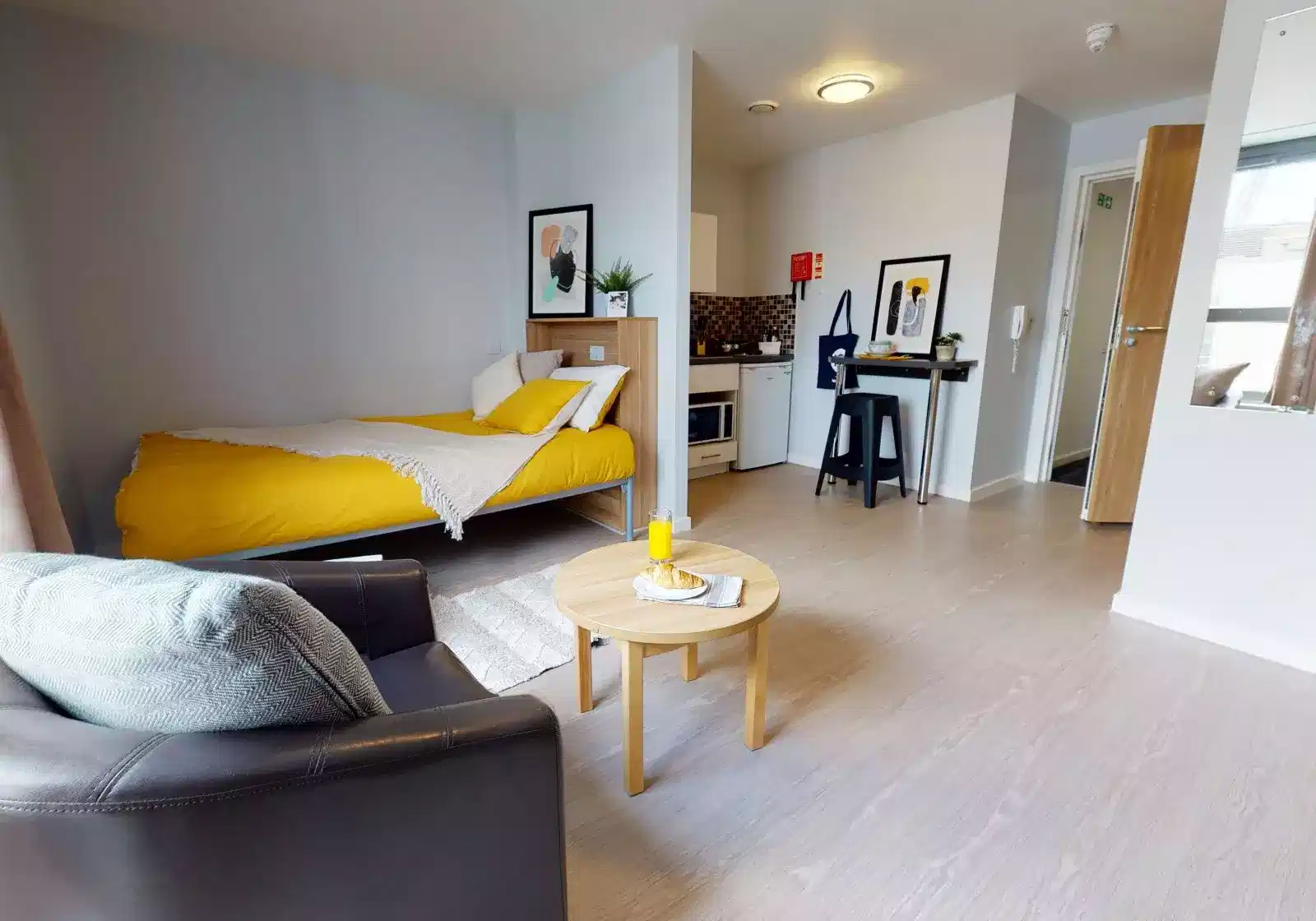 iQ Sterling Court, London interior 1