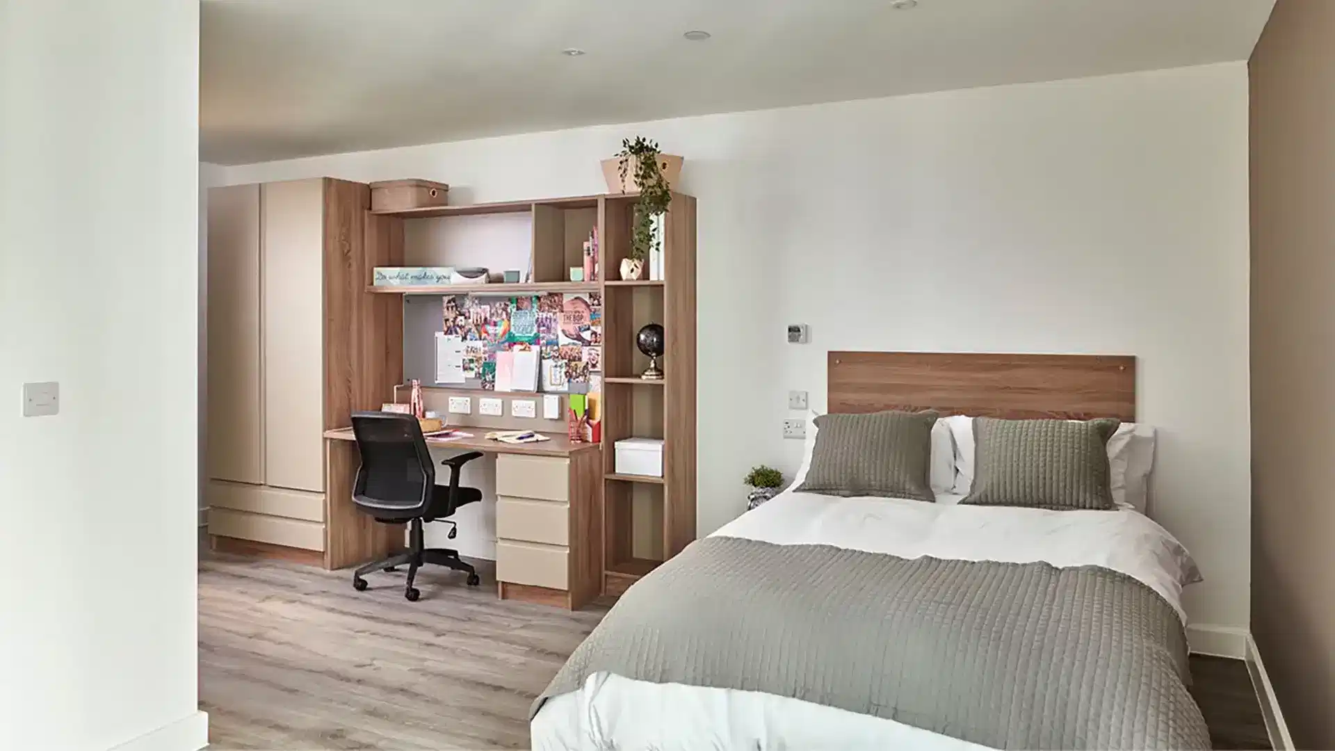 Howard Gardens, Cardiff interior 1