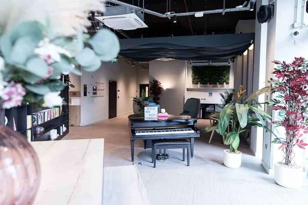 Seren, Swansea interior 1