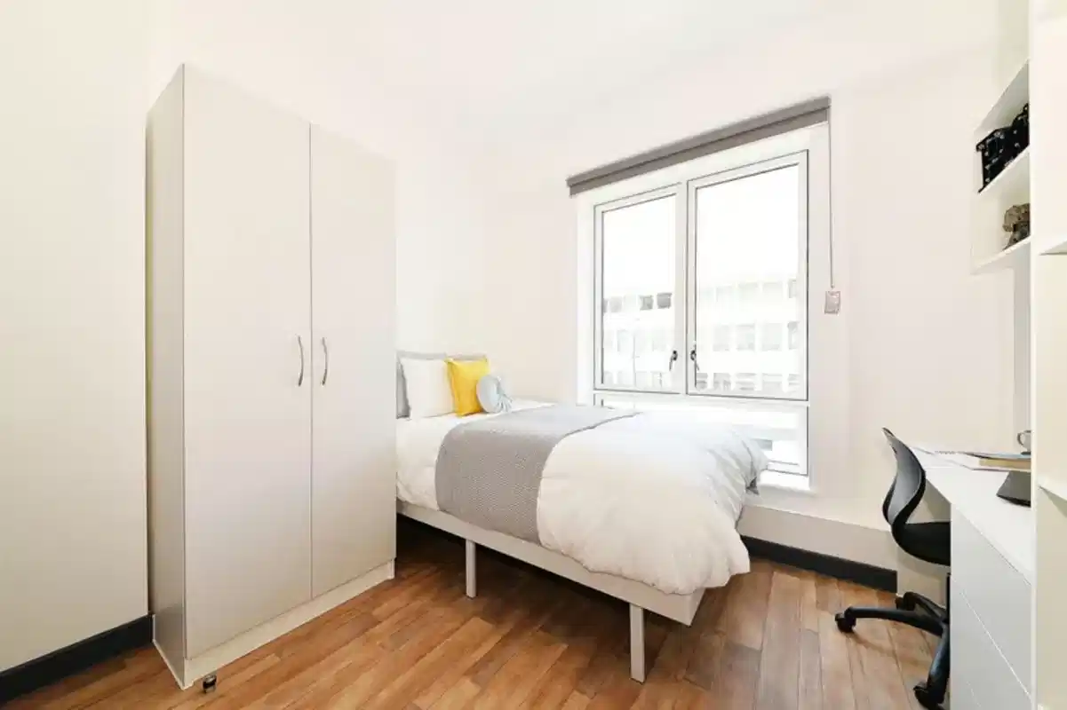 Plymouth Cross House, Plymouth interior 1