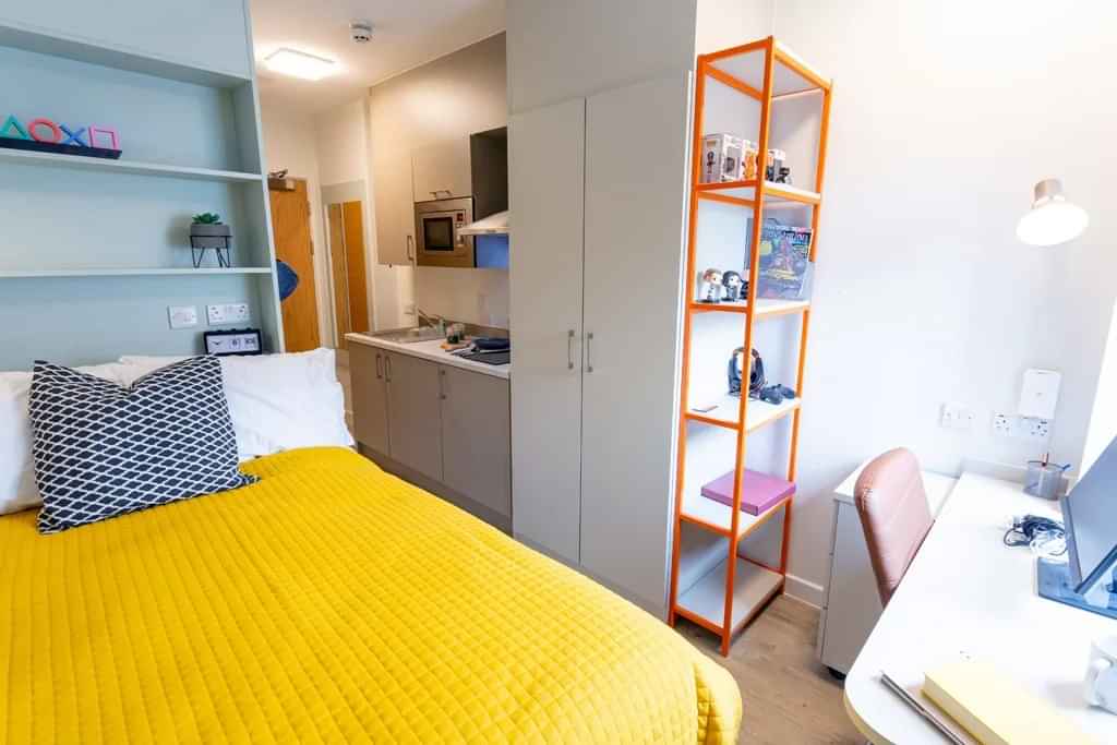 Seren, Swansea interior 1