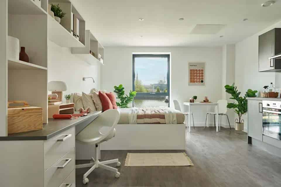 The Reservoir, Plymouth interior 1