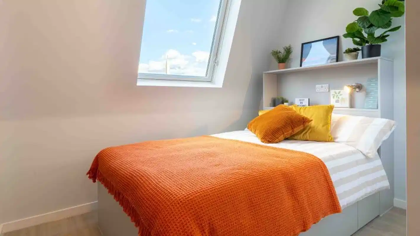 iQ City, London interior 1