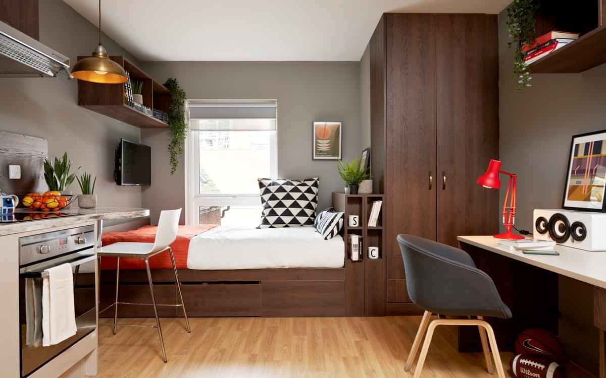 Student Castle Lincoln, Lincoln interior 1