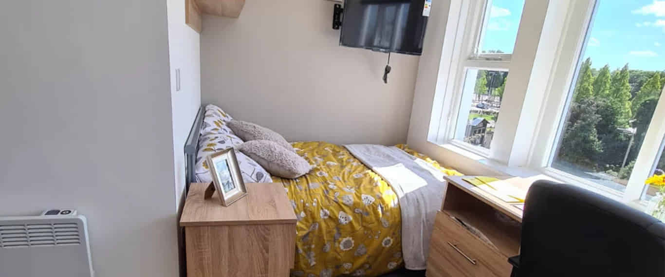 Salisbury Road, Leicester interior 1