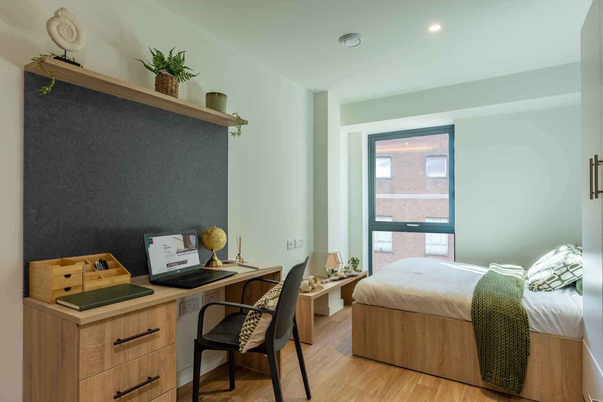 Straits Aire, Leeds interior 1